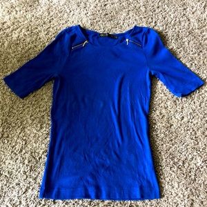 Outback Red Zippered Top!